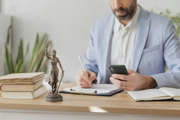 Trouvez facilement votre avocat grâce à l'annuaire avocat de juriscore